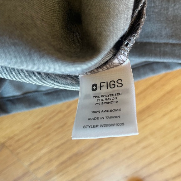 FIGS Batara scrub top zipper kangaroo pocket SMALL graphite - Picture 2 of 6